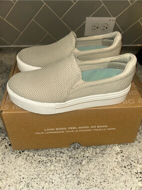 NWT Dr. Scholl’s Women’s Size 6.5 Slip-On Platform Sneakers